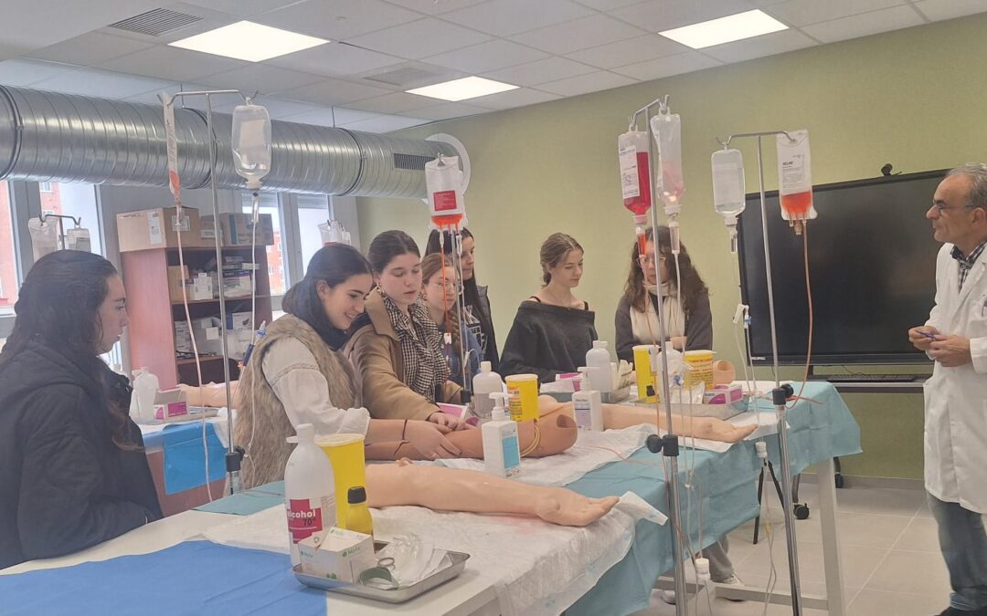 Visita a la escuela Universitaria de Enfermería (11/12/2025)